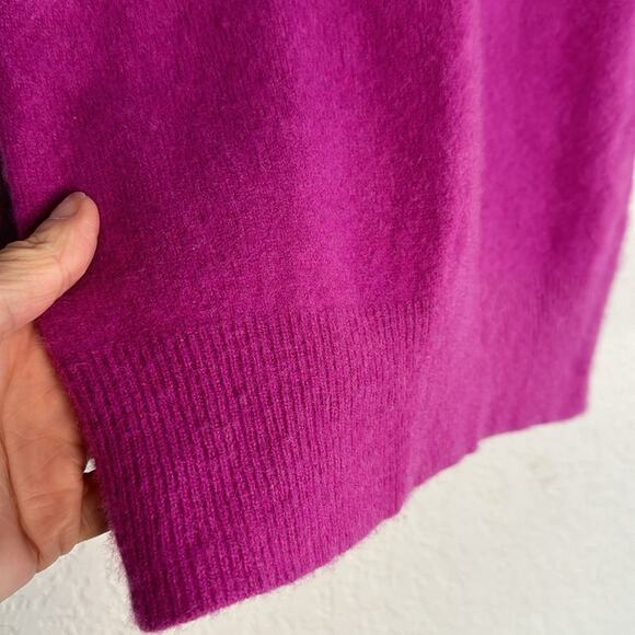 Roundtree & Yorke Fuchsia Pink 100% Cashmere Sweater V Neck Preppy Academia Y2K - Picture 5 of 6